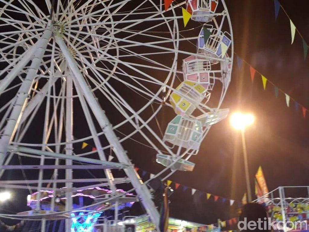 Kabin Bianglala di Sekaten Yogya Terbalik, Penumpang Panik Kabin Bianglala di Sekaten Yogya Terbalik, Penumpang Panik