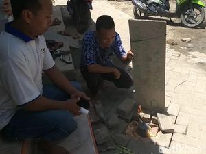 Fenomena Sumur Warga Keluarkan Gas Mudah Terbakar Fenomena Sumur Warga Keluarkan Gas Mudah Terbakar
