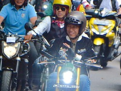 Jokowi Ungkap Asal Jaket Bubur Ayam Racer yang Dipakai di Bandung