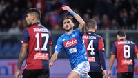 Upaya Napoli untuk mencetak gol akhirnya membuahkan hasil di menit ke-62. Fabian Ruiz yang baru dimasukkan di awal babak kedua mencetak gol untuk mengubah skor menjadi 1-1. Foto: Jennifer Lorenzini/Reuters