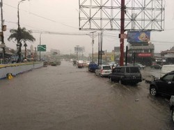 Ada Genangan Air, Arus Lalin GT Cileunyi Sempat Terhambat