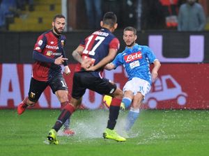 Napoli Taklukkan Genoa di Laga yang Sempat Dihentikan Hujan