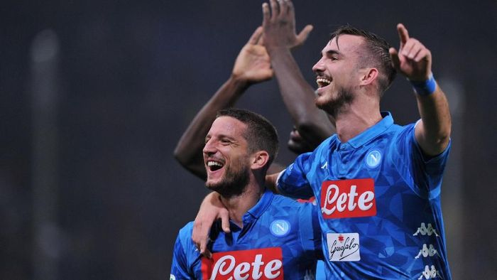 Napoli menang 2-1 atas Genoa setelah sempat tertinggal lebih dulu (Foto: Jennifer Lorenzini/Reuters) Napoli menang 2-1 atas Genoa setelah sempat tertinggal lebih dulu (Foto: Jennifer Lorenzini/Reuters)