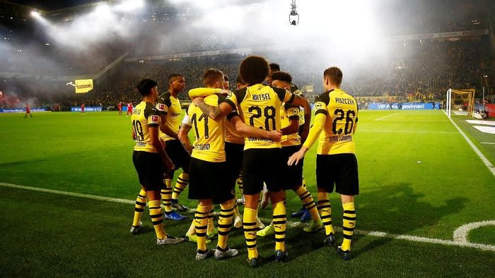 Borussia Dortmund menang 3-2 atas Bayern Munich di Der Klassiker dini hari tadi. (Foto: Wolfgang Rattay/Reuters) Borussia Dortmund menang 3-2 atas Bayern Munich di Der Klassiker dini hari tadi. (Foto: Wolfgang Rattay/Reuters)