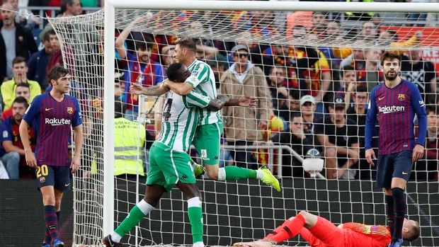 Barcelona dikalahkan Real Betis 3-4.