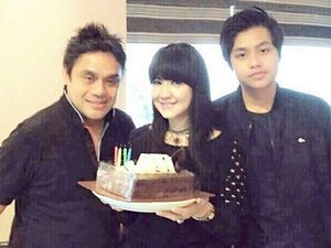 7 Galeri Foto Ita Purnamasari dan Keluarga