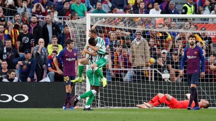 Lionel Messi kembali, Barcelona dikalahkan Real Betis di Camp Nou 3-4. (Foto: Albert Gea/Reuters) Lionel Messi kembali, Barcelona dikalahkan Real Betis di Camp Nou 3-4. (Foto: Albert Gea/Reuters)