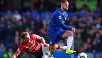 Eden Hazard tampil luar biasa untuk Chelsea dan membuktikan betapa pentingnya dia untuk tim. Dia makin tajam bersama Maurizio Sarri dan sudah bikin 15 gol dan 11 assist dari 34 penampilan tahun ini. (Andrew Couldridge/Reuters)