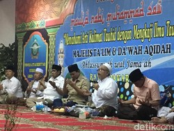 Buku Karya Prabowo Dibagikan Usai Silaturahmi di Tanah Abang