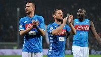Kemenangan ini membawa Napoli naik ke peringkat dua klasemen Liga Italia menggeser Inter Milan dengan 28 poin dari 12 laga. Foto: Jennifer Lorenzini/Reuters