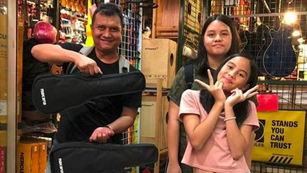 7 Potret Manis Ari Padi dan Keluarga yang Jarang Terekspos