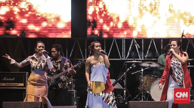 Tampil Energik, Be3 Sempat 'Ngos-Ngosan' di The 90s Festival