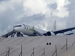 Pesawat Fly Jamaica Mendarat Darurat, 6 Orang Terluka