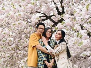 6 Potret Liburan Keluarga Armand Maulana dan Dewi Gita