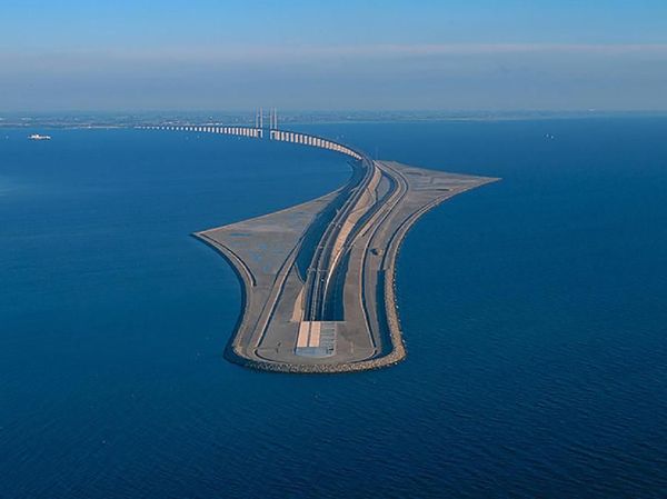 Luar Biasa! Jembatan di Eropa Ini Tembus Bawah Laut