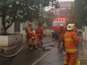 Duh! Sebelah Rumah Wulan Guritno Kebakaran