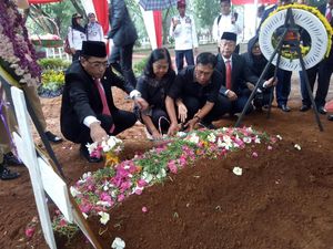 Menhub Pindahkan Makam Agung ATC Palu ke TMP Makassar Menhub Pindahkan Makam Agung ATC Palu ke TMP Makassar