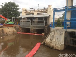 Masuki Musim Hujan, Penjaga Pintu Air Manggarai Siaga