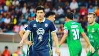 Dennis Buschening, 27 tahun, berdarah campuran Thailand dan Jerman berposisi striker untuk Westfalia Rhynern yang bermain di Regionalliga.  (facebook Dennis Buschening)