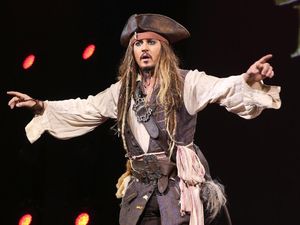 Cerita Johnny Depp yang Sauna Berjam-jam Demi Memerankan Jack Sparrow Cerita Johnny Depp yang Sauna Berjam-jam Demi Memerankan Jack Sparrow