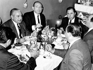 Ini Restoran-restoran yang Terkenal Sebagai Tempat Mafia Makan dan Dibunuh Ini Restoran-restoran yang Terkenal Sebagai Tempat Mafia Makan dan Dibunuh