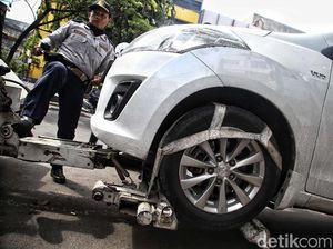 Parkir Sembarangan, Dishub Derek Mobil di Tamansari
