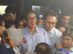 Sandi: Menghargai Makam Hal Esensi, tapi Mari Kembali Bicara Ekonomi