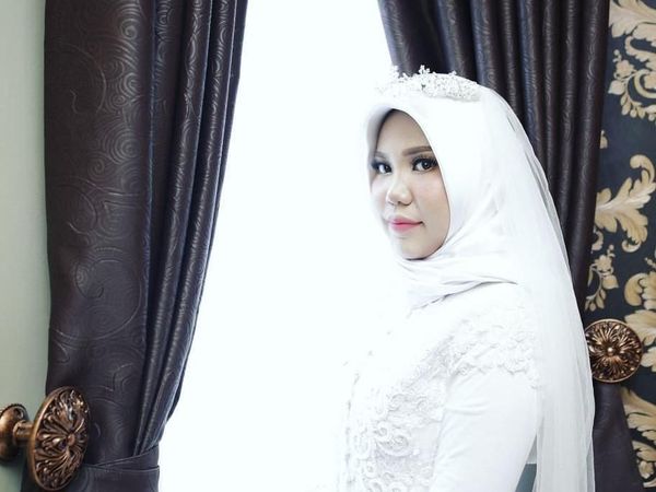 Potret Haru Wanita Viral yang Menikah Sendiri, Calon Suami Korban Lion Air