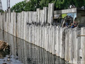 Turap di Kali Sentiong Tak Rata, Ini Penjelasan Pemprov DKI