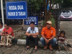 ABG Cengtri yang Nyelonong ke Tol Tomang Izin ke Ortu Beli Makan