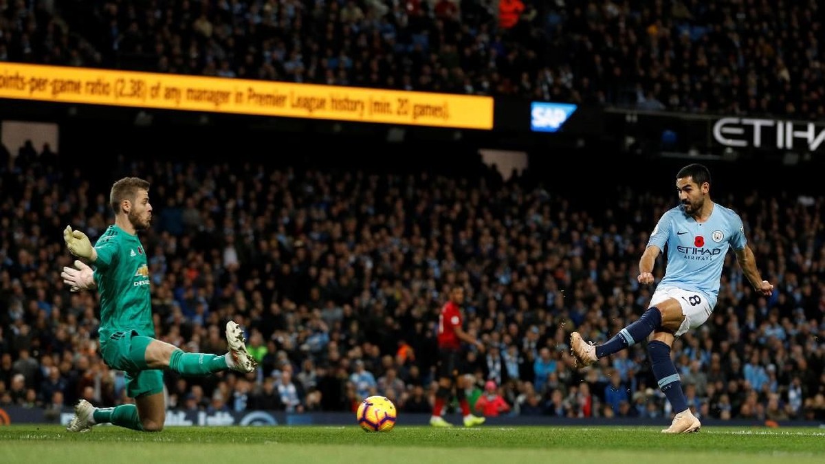 Ilkay Guendogan saat menjebol jala Manchester United (Darren Staples/Reuters)