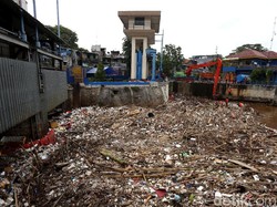 Cegah Banjir, Anies Siapkan Saringan Sampah Seperti Bendungan