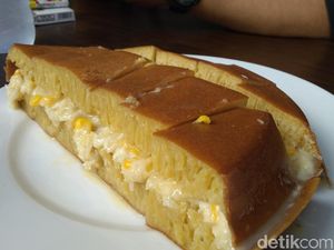 Empuk Wangi! Martabak Isi Jasuke Durian dari Cirebon