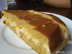 Empuk Wangi! Martabak Isi Jasuke Durian dari Cirebon