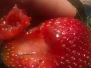 Wanita 50 Tahun Ditangkap Atas Kontaminasi Jarum Jahit di Stroberi