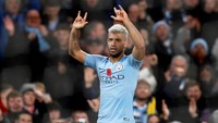 Begini gaya Sergio Aguero di laga derby Manchester kali ini. Gaya rambut baru, bikin gol di menit ke-48, lalu melakukan perayaan. (Foto: Darren Staples/Reuters)