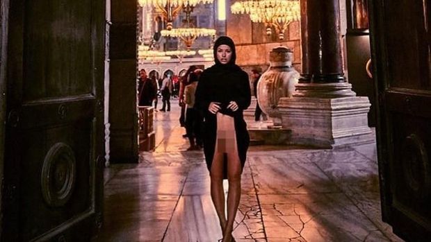 Marisa Papen di Hagia Shopia