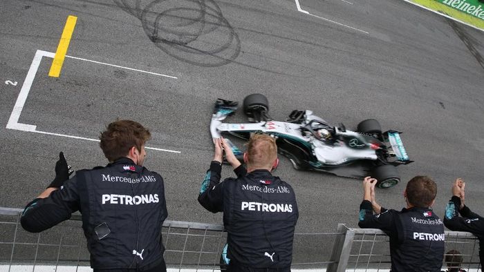 Pebalap Mercedes, Lewis Hamilton. (Foto: Paulo Whitaker/Reuters)