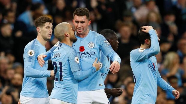 David Silva merayakan gol pertama Manchester City yang dia buat sendiri