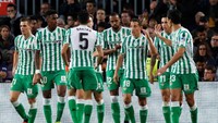 Giovani Lo Celso dan pemain betis merayakan gol ketiga. Lo Celso pencetaknya pada menit ke-71. (Foto: Albert Gea/Reuters)