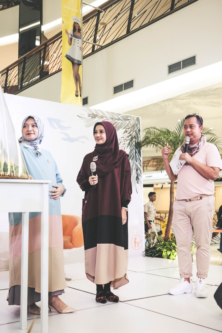 Foto Mengintip Baju Hingga Ciput Jualan Laudya Cynthia Bella Foto Mengintip Baju Hingga Ciput Jualan Laudya Cynthia Bella