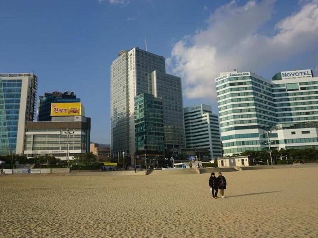 Jam Malam, Denda Rp 36 Juta, dan Kartu Kuning di Pantai-Pantai Korea
