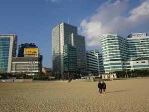 Damainya Pagi di Haeundae Beach, Busan Damainya Pagi di Haeundae Beach, Busan