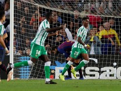 Junior Firpo yang menjadi pencetak gol pertama Betis. Dia menyarangkan bola pada menit ke-20. (Foto: Albert Gea/Reuters)