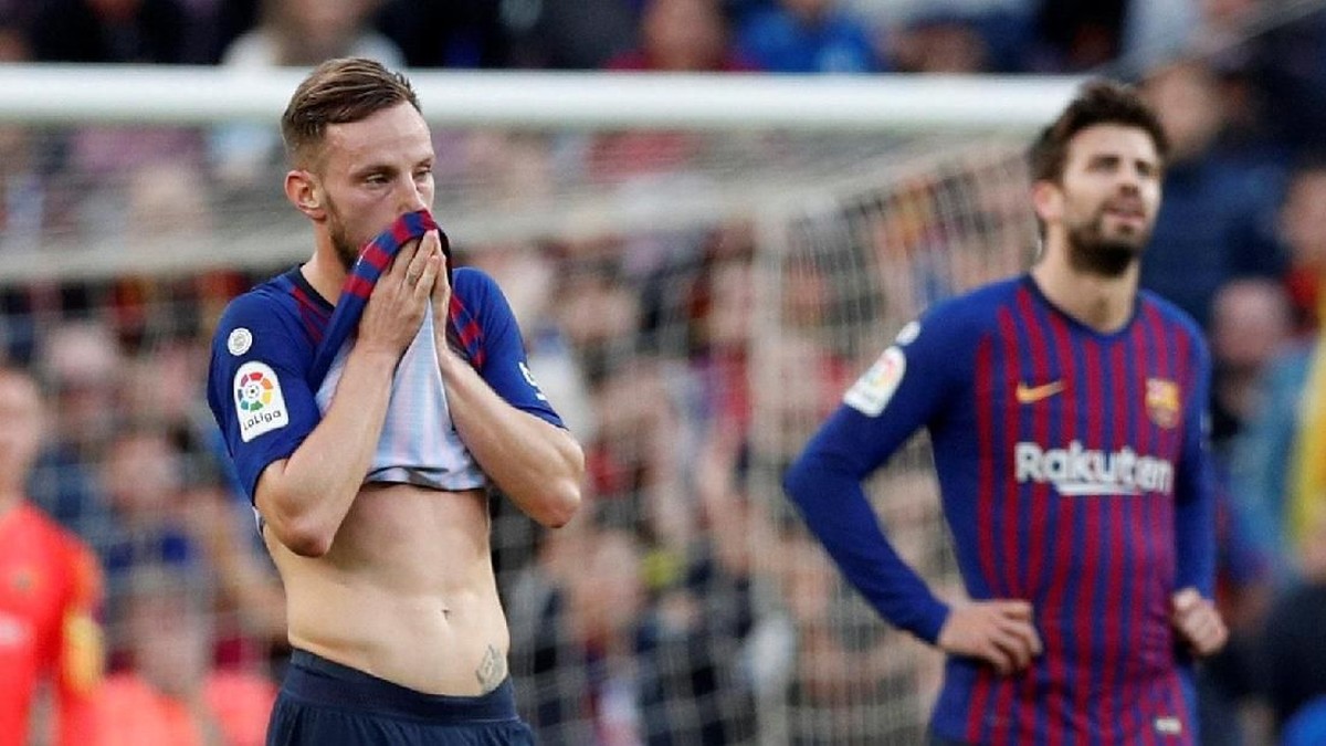 Sevilla menepis rumor ingin menarik kembali Ivan Rakitic. (Foto: Albert Gea/Reuters)