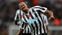 Salomon Rondon bikin dua gol yang membuat Newcastle United meraih kemenangan kedua musim ini usai menaklukkan Bournemouth 2-1. (REUTERS)