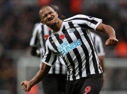 Salomon Rondon bikin dua gol yang membuat Newcastle United meraih kemenangan kedua musim ini usai menaklukkan Bournemouth 2-1. (REUTERS)