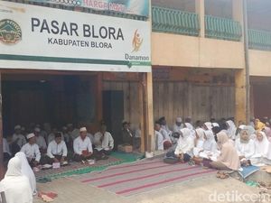 Tolak Relokasi, Pedagang Pasar Blora Gelar Istighosah Tolak Relokasi, Pedagang Pasar Blora Gelar Istighosah
