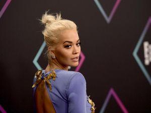 Langgar Aturan Lockdown, Rita Ora Bikin Marah Langgar Aturan Lockdown, Rita Ora Bikin Marah