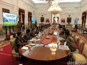 Kumpulkan Bupati di Istana, Jokowi Bahas Kondisi Ekonomi